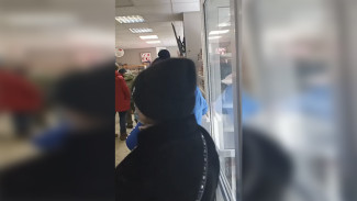«Не могу забрать посылку несколько дней». Воронежцы пожаловались на очереди на почте