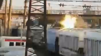 В Воронежской области парень упал замертво с поезда после удара током: появилось видео