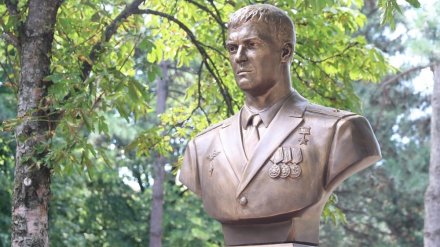 В Краснодаре открыли памятник погибшему в Сирии воронежскому лётчику Роману Филипову