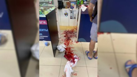 Парня с изрезанными венами в воронежском ТЦ отправили на лечение домой