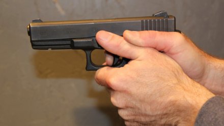 В Воронежской области мужчина выстрелил в голову знакомому из травмата