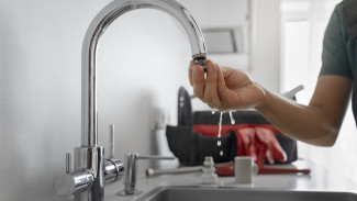 Двое воронежцев притворились коммунальщиками ради кражи 76 тысяч у пенсионерки