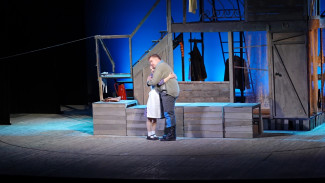 Воронежский ТЮЗ представил спектакль по пьесе «Любовь и голуби»  