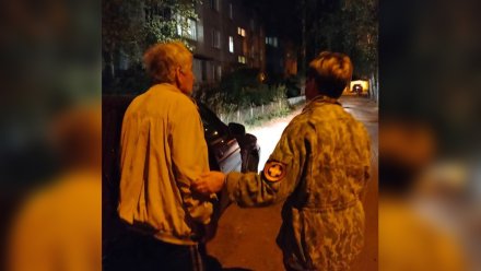 В Воронеже волонтёры спасли прошедшего 50 км в тапочках пенсионера с деменцией