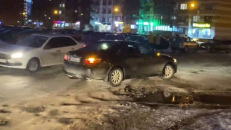 Воронежцы пожаловались на часовые пробки из-за разбитой дороги в «Лазурном»
