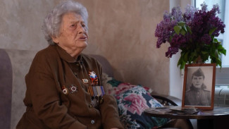 «Железная бабушка» поздравила воронежцев с 80-летием Победы и спела «Катюшу»