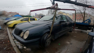 В Воронеже забуксовала эвакуация авто с закрытыми номерами с платных парковок
