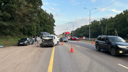 В ДТП с 5 автомобилями под Воронежем пострадали три человека