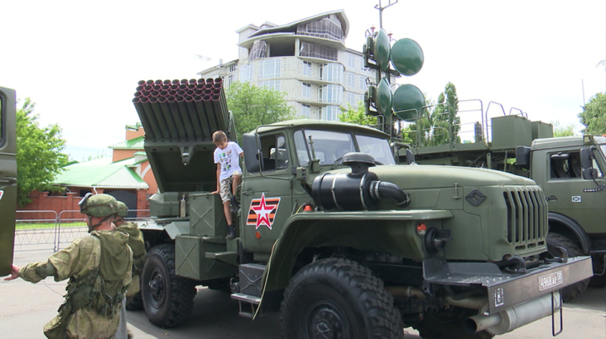 Техника воронеж. Боевая техника в Воронеже. Военная техника в Воронеже 2020. Военная техника в Воронеже март 2020. Колонны техники в Воронеже.