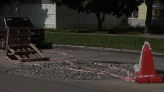 В Воронеже из-за ливня провалился асфальт