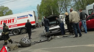 В массовом ДТП в Воронеже 1 человек погиб и ещё 4 пострадали
