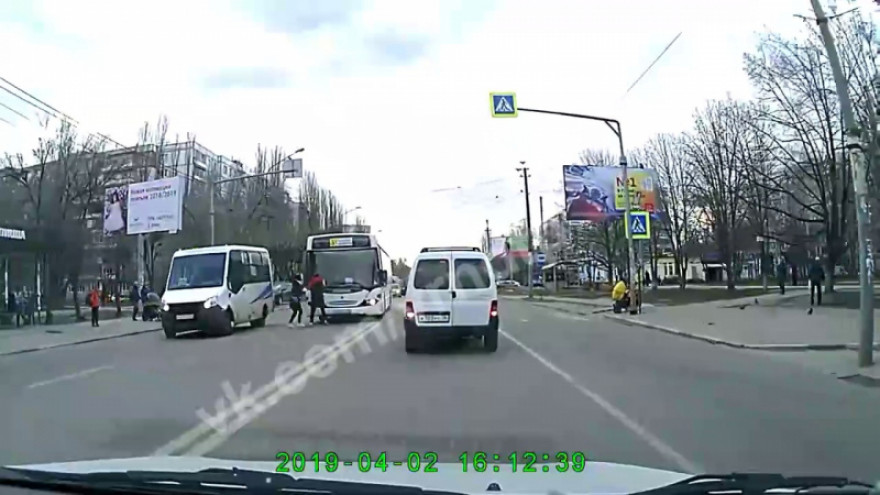В Воронеже оштрафуют водителя маршрутки, не пропустившего пешехода