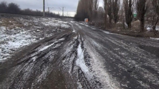 Жители воронежского посёлка оказались в западне из-за непроходимой дороги