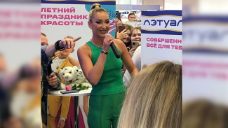 «Галерею Чижова» заполонили фанаты приехавшей в Воронеж Ольги Бузовой