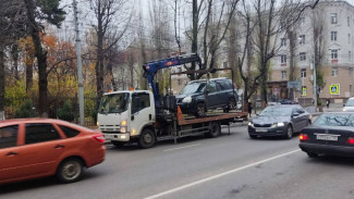 В центре Воронежа во время матча «Факел» – ЦСКА начали эвакуировать машины