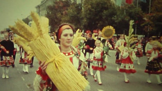 Парад и танцы весной. Как отмечали День города в советском Воронеже