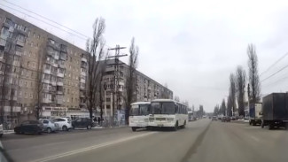 Маршрутчиков пообещали наказать за гонки на встречной полосе в Воронеже