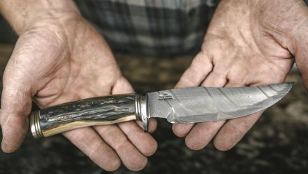 В Воронеже бомж изрезал ножом незнакомца