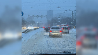 Пробки сковали Воронеж во время снегопада