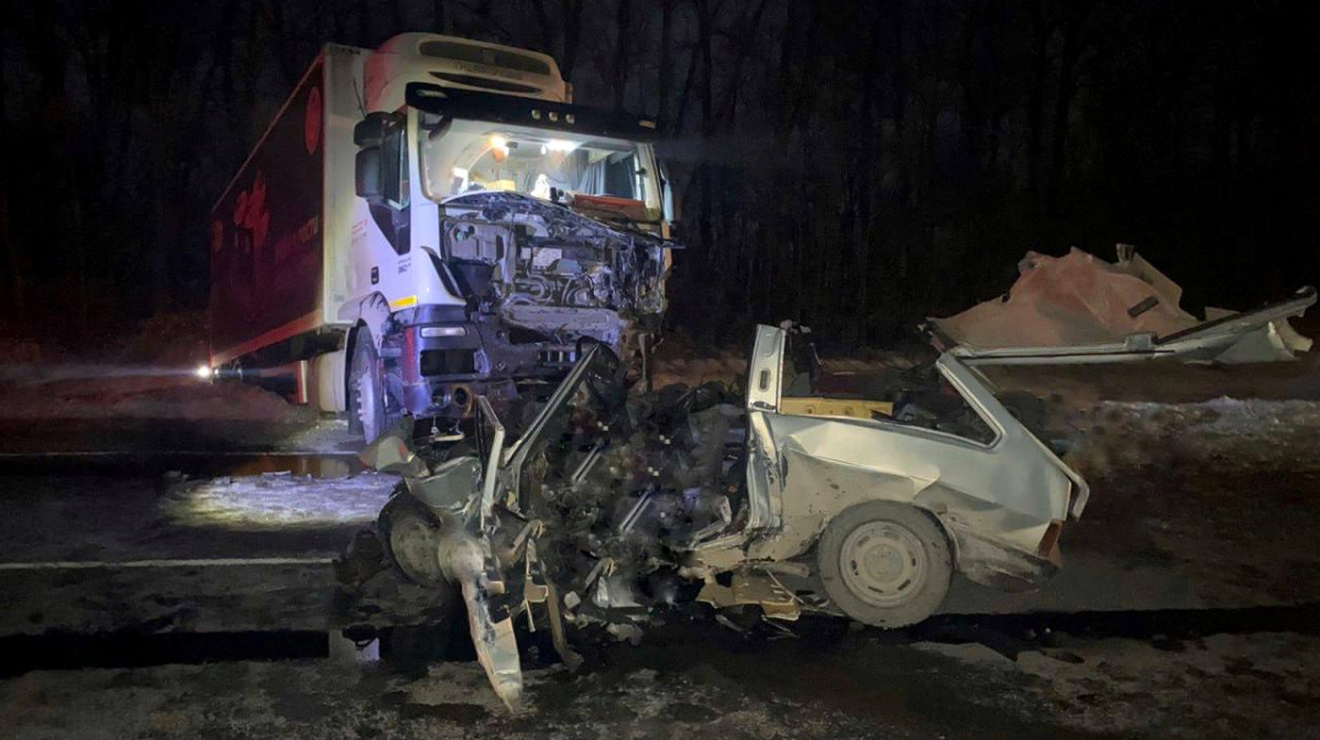 Три человека погибли в ДТП с грузовиком на воронежской трассе – Новости  Воронежа и Воронежской области – Вести Воронеж