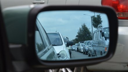 Семь улиц в Железнодорожном районе Воронежа замерли в серьёзных пробках