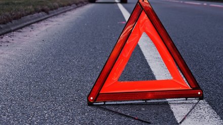 В Воронежской области иномарка врезалась в фонарный столб: погибли трое