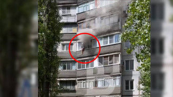 В Воронеже человек вылез с балкона горящей многоэтажки в надежде спастись от огня