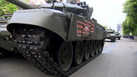 В Воронеже для юбилейного Парада Победы «обуют» гусеничную технику