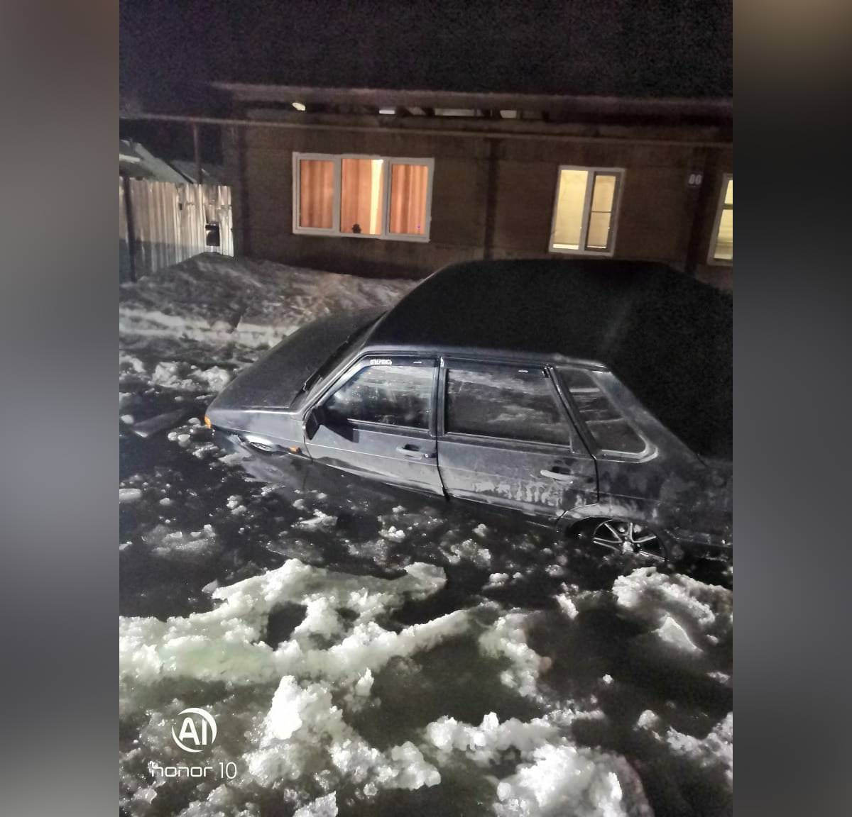 ВАЗ утонул в огромной замёрзшей луже в воронежском райцентре – Новости  Воронежа и Воронежской области – Вести Воронеж