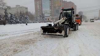 Мэр пообещал усилить ночную работу по расчистке дорог от снега в Воронеже