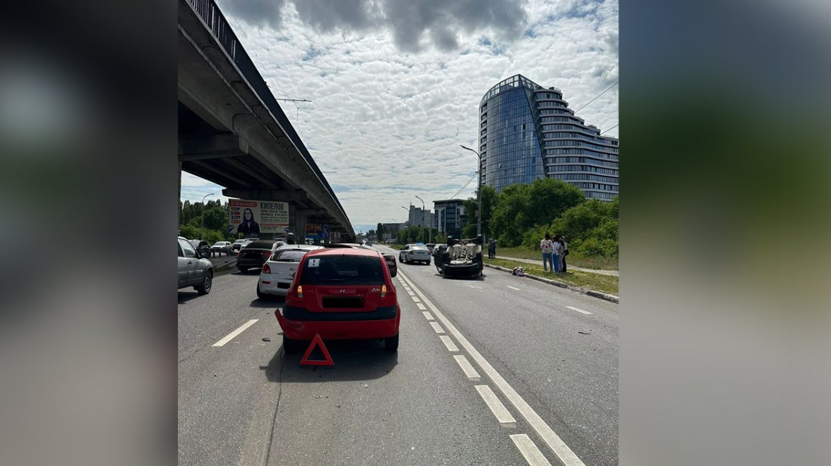 Девушка пострадала в массовом ДТП на Северном мосту Воронежа | 05.06.2023 |  Воронеж - БезФормата