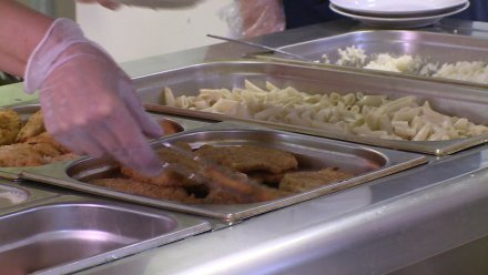 Горячие обеды в воронежских школах оказались холодными