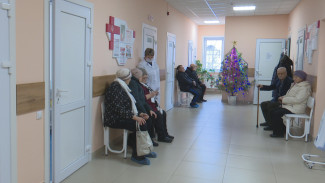Приятно даже в очереди. В воронежских сёлах начали массово обновлять старые амбулатории