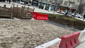 В центре Воронежа вновь начали перекладывать старинную брусчатку