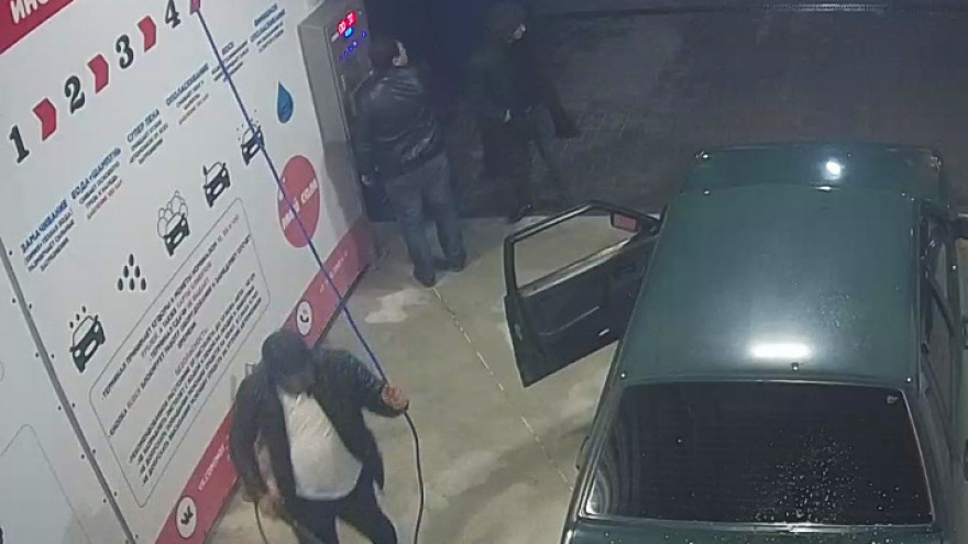 Двое воронежцев украли с автомоек 6 платёжных терминалов