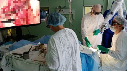 Врачи воронежской больницы провели первую операцию мозга на уникальном оборудовании