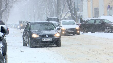 Огромные пробки и массовые ДТП. Как воронежцы пережили первый снегопад