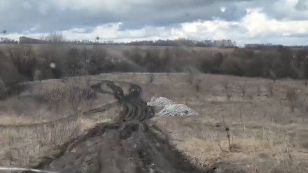 «Неотложка отказывается ехать напрочь». Воронежцы пожаловались на ужасные дороги на хуторе