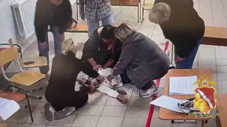 В Воронеже полицейский спас женщину с приступом эпилепсии 