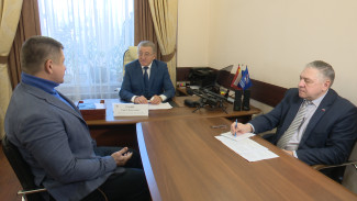 Сенатор Сергей Лукин выделил средства на соревнования для воронежских каратистов