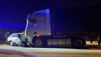 Водитель легковушки погиб в ДТП с грузовиком на воронежской трассе