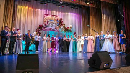 В Нововоронеже состоялся общегородской бал для выпускников со «Школой Росатома»