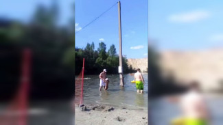 Воронежцев напугал электрический столб в воде на пляже в Белом колодце