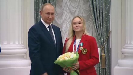 Владимир Путин вручил Орден Дружбы воронежской гимнастке Ангелине Мельниковой