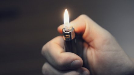Воронежская пенсионерка напала на знакомую и подожгла ей волосы