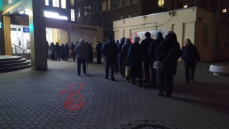 Воронежцы стали заложниками огромной очереди в поликлинику №4