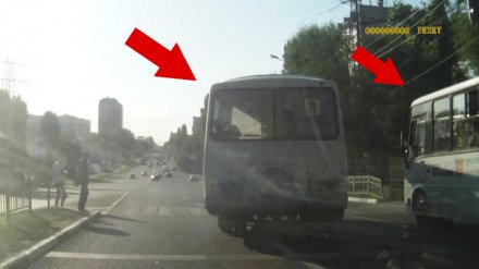 В Воронеже на видео «поймали» очередных автохамов, управляющих маршрутками