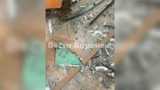 Появились первые кадры изнутри квартиры после прилёта дрона в многоэтажку в Воронеже
