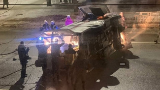 В ДТП с перевернувшейся на воронежской улице скорой помощью пострадали четыре человека