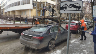 В Воронеже на третий день эвакуировали ещё 17 машин с закрытыми номерами